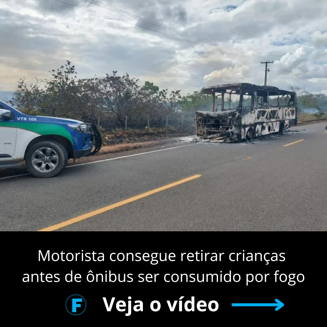 Motorista consegue retirar crianças antes de ônibus ser consumido por fogo