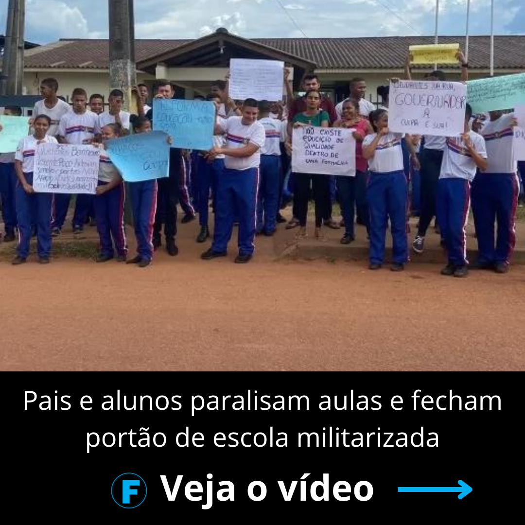 Pais e alunos paralisam aulas e fecham portão de escola militarizada